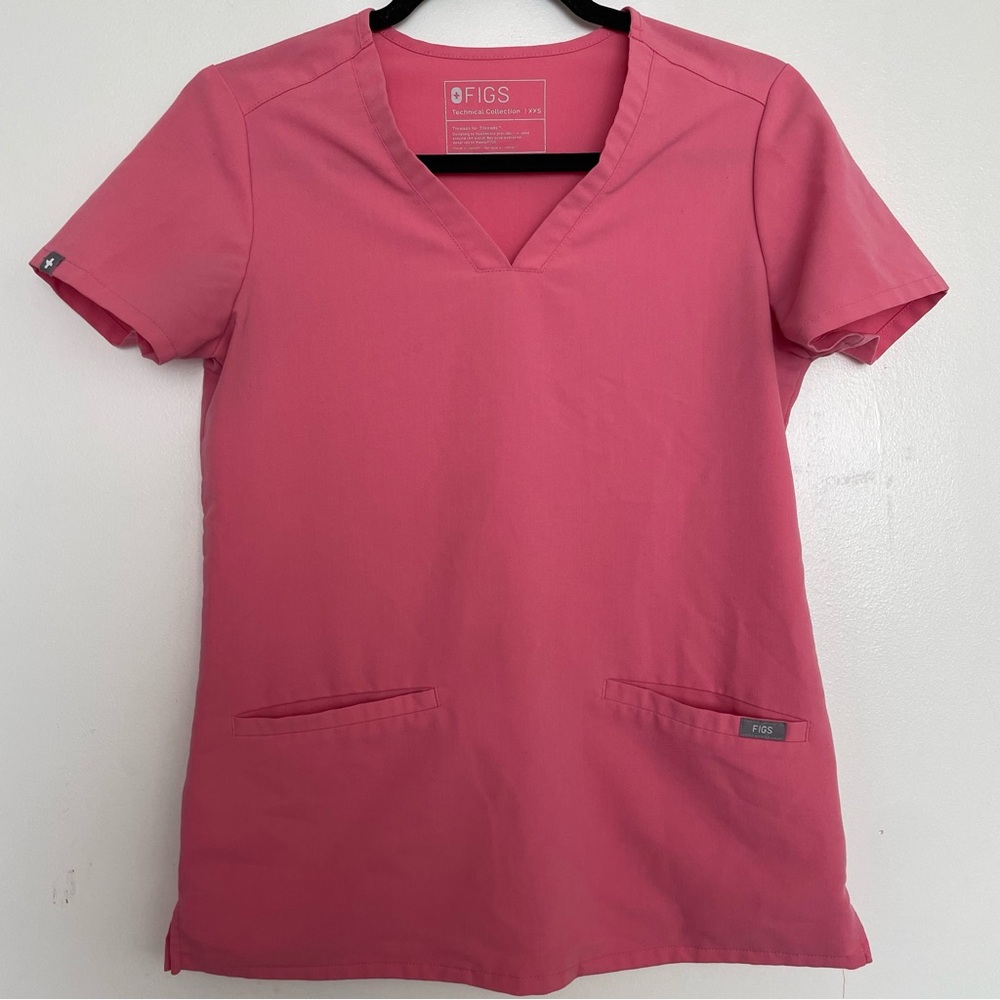Women’s FIGS Casma Three-Pocket Scrub Top Neon Pink 1638 Size XXS